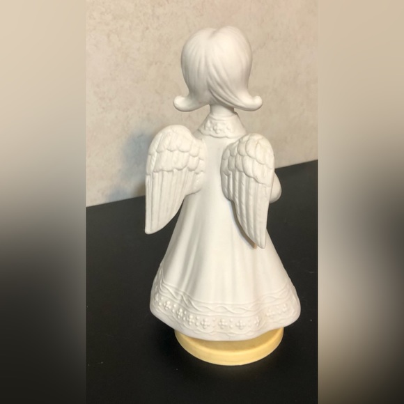Musical Angel Turns On Base White Color - Picture 3 of 4